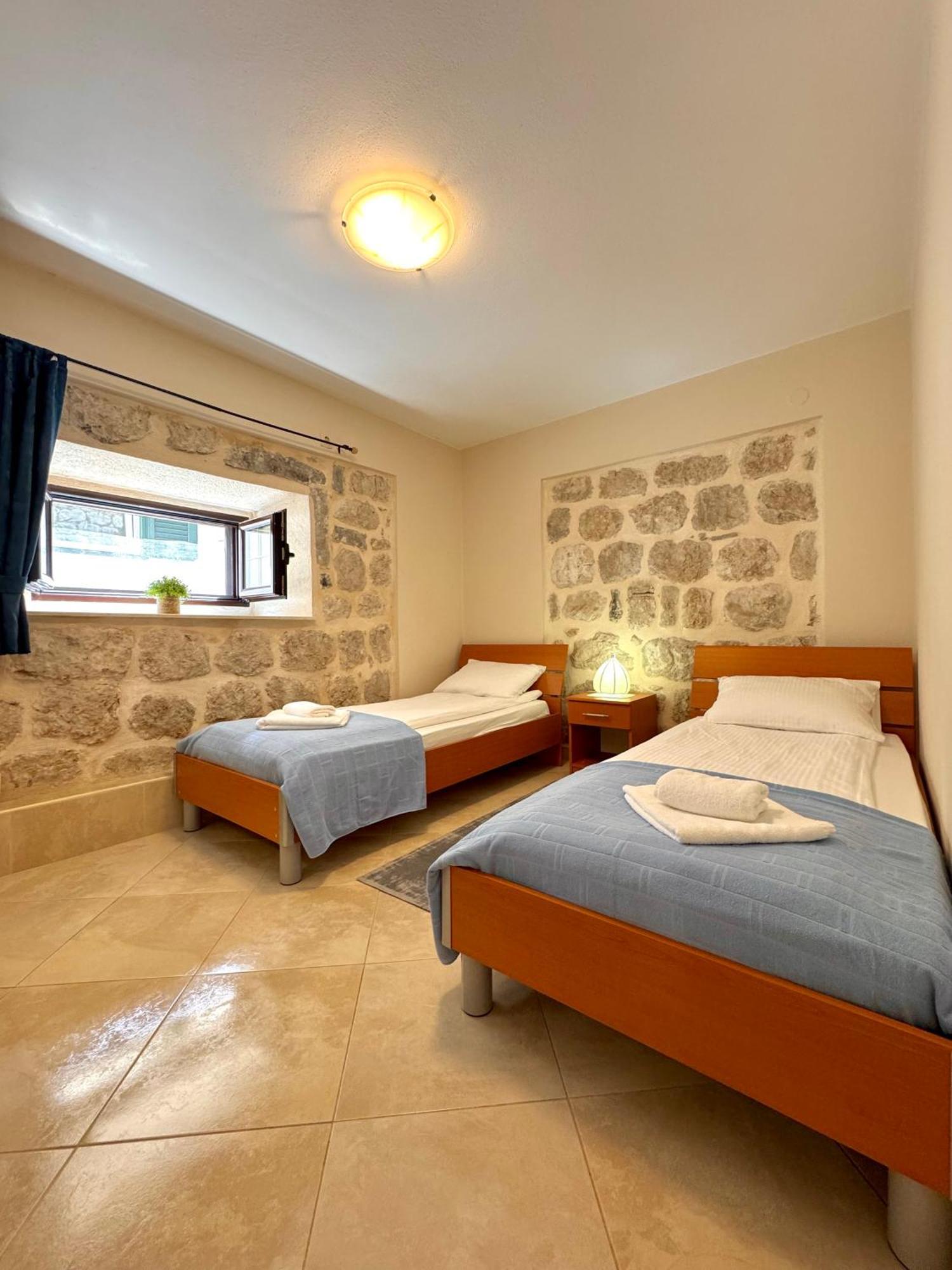 Apartments Radonicic Kotor Exteriör bild